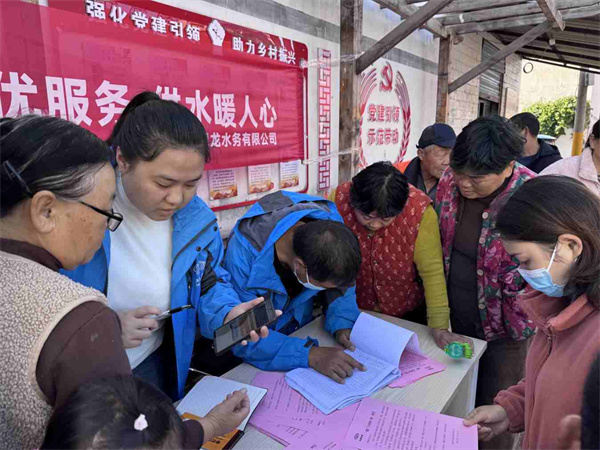 貼心服務(wù)暖民心  供水保障零距離   ——周口銀龍水務(wù)流動服務(wù)進(jìn)社區(qū)，精準(zhǔn)破解城鄉(xiāng)用水難題